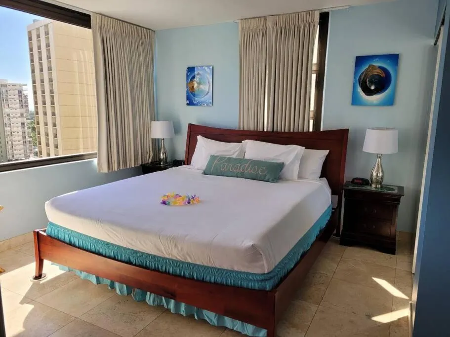 Image 1 of Maile Suite @Waikiki Banyan