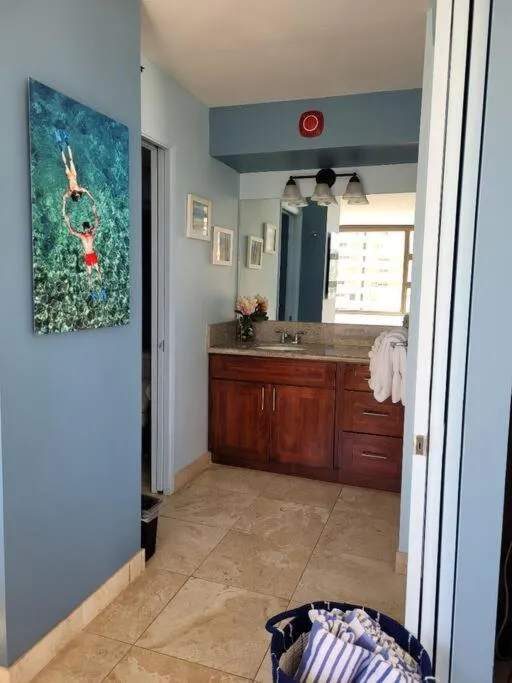Image 3 of Maile Suite @Waikiki Banyan
