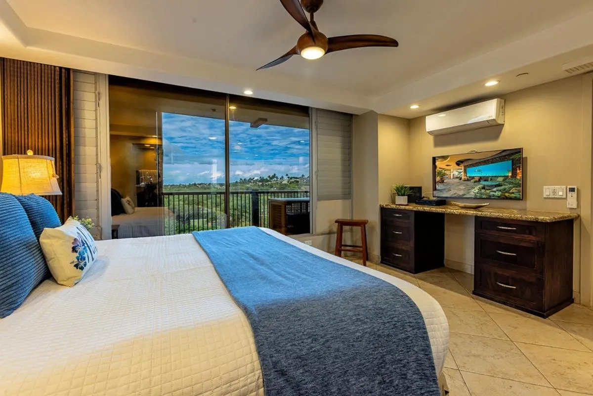 Image 4 of Mana Kai #614 condo
