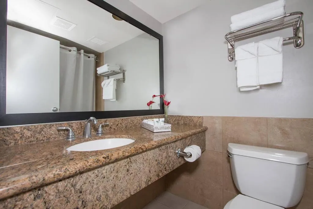 Image 2 of Modern studio Across From Hilton lagoon beach PW920