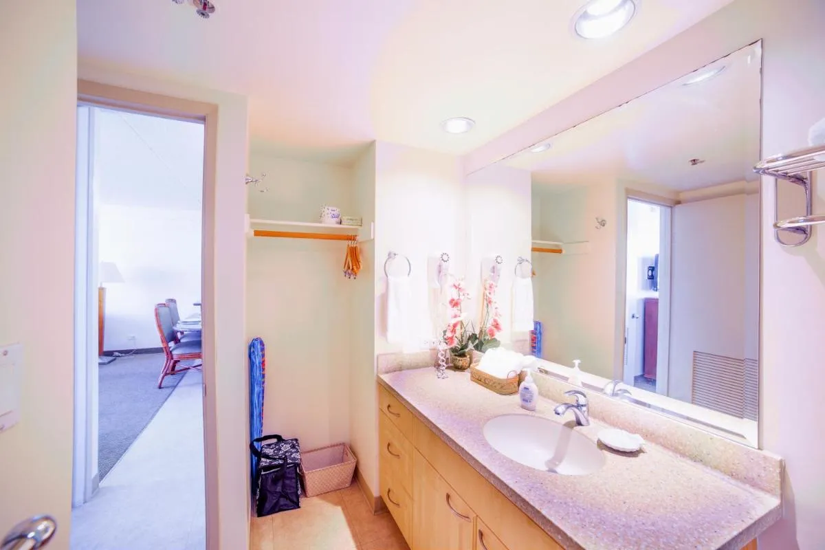 Image 2 of Mountain View Condo, Near Beach, Free Parking!