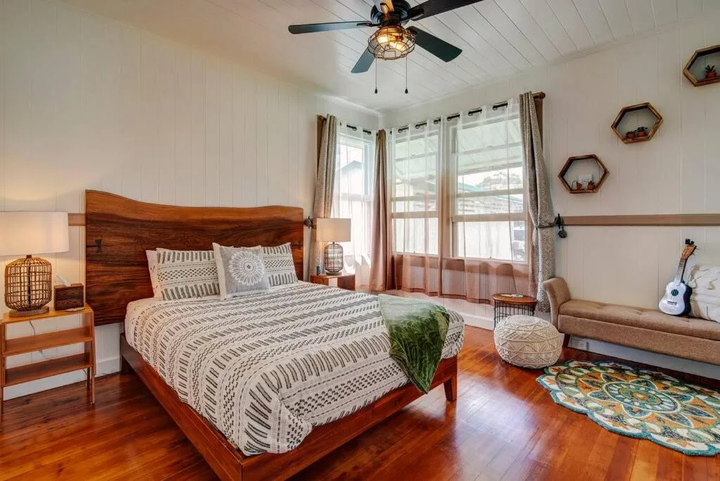 Image of NEW Paddler’s Inn- 3BR Hilo Downtown