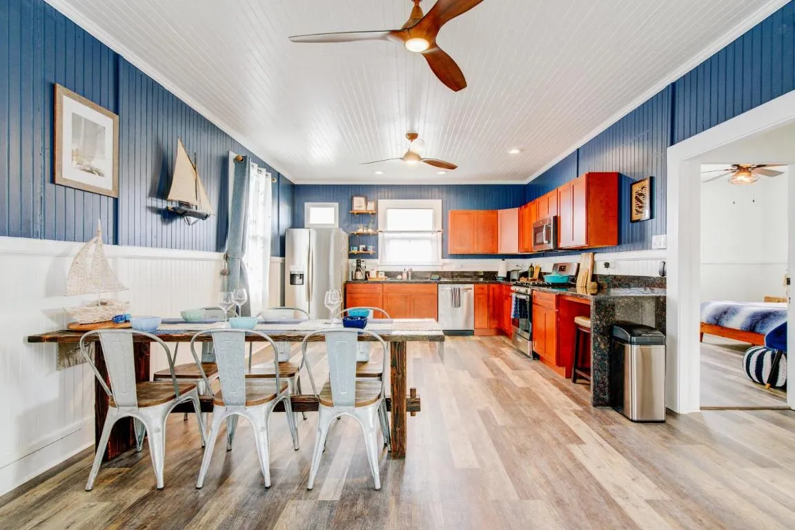 Image of NEW Whaler Inn- Nautical Magic Hilo Downtown