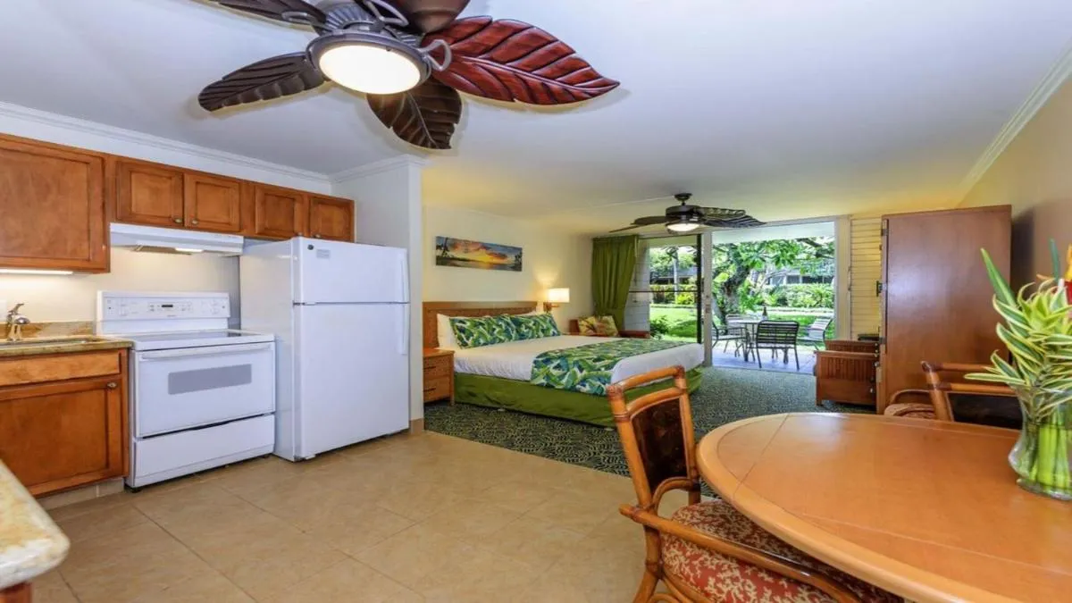 Image 4 of Napili Shores D127