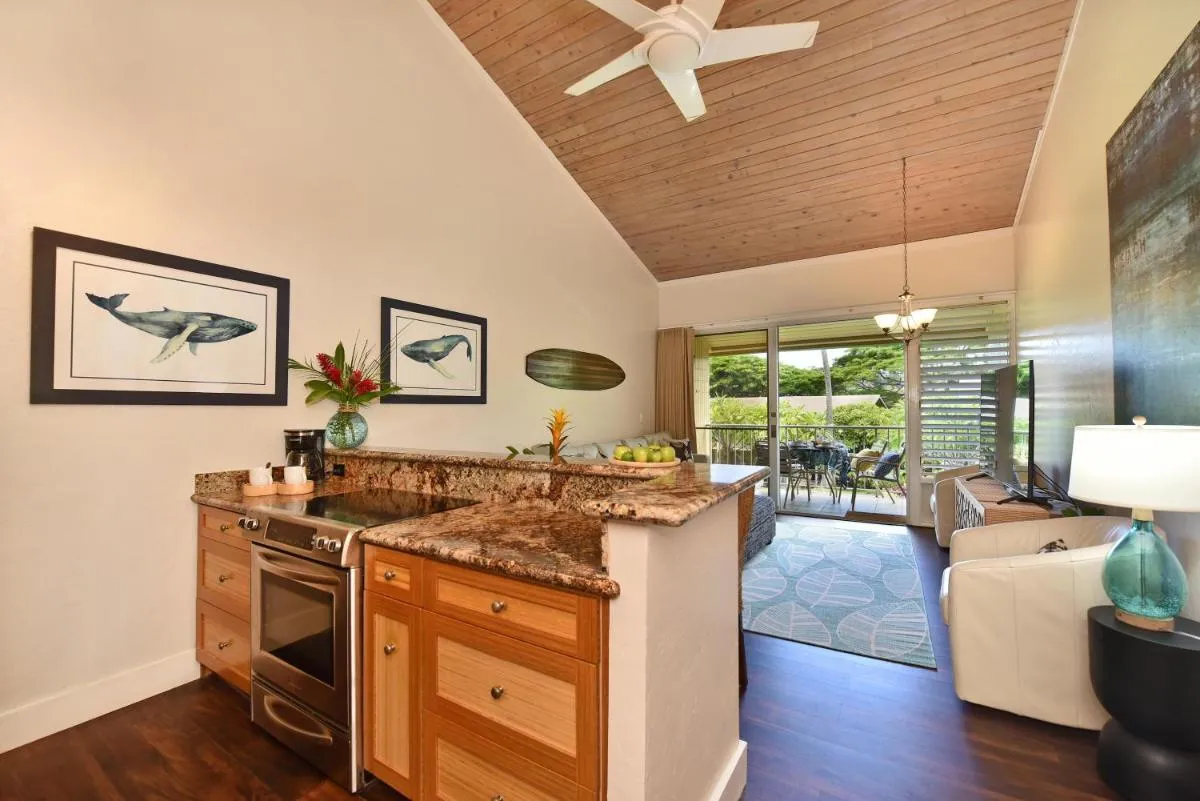 Image 4 of Napili Shores F246