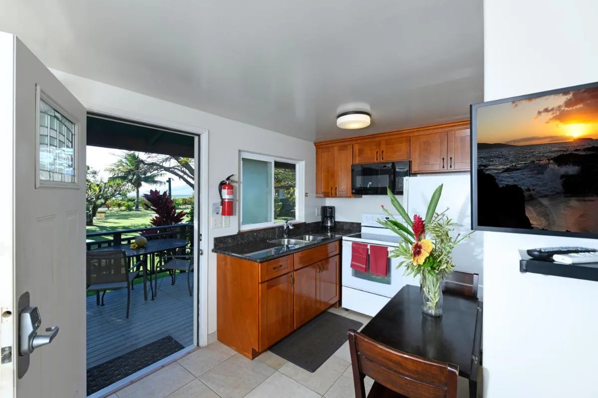 Image 3 of Nona Lani Cottages