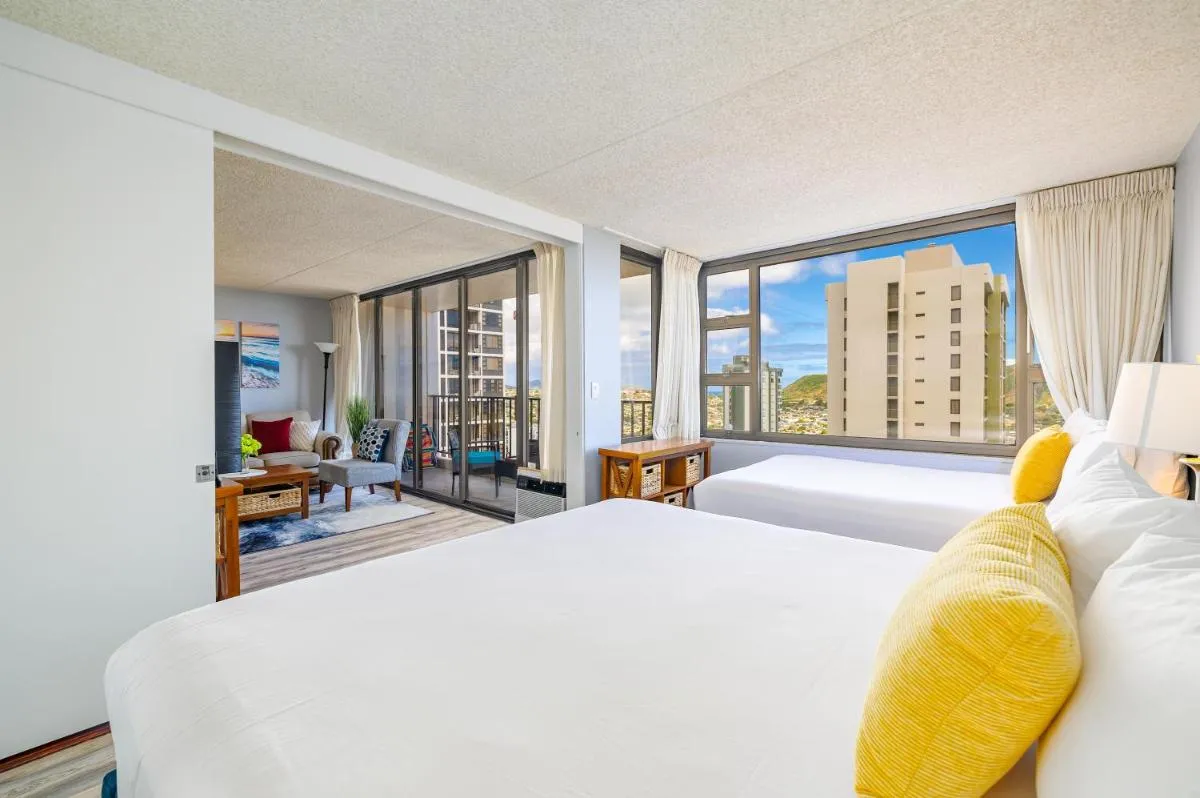 Image 1 of Ocean & Diamond Head Views – Near Beach – Parking!