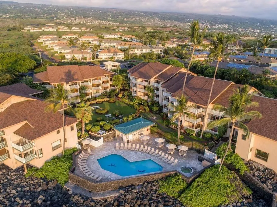 Image 3 of Ocean Echoes: Kona’s Oceanfront Family Oasis