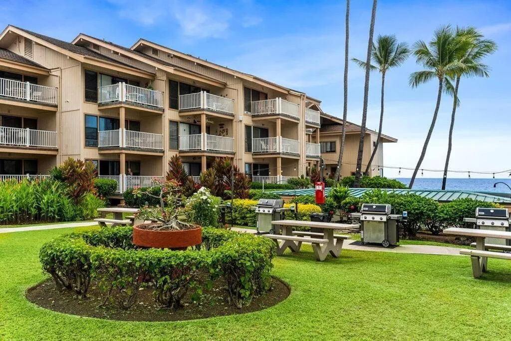 Image 6 of Ocean Echoes: Kona’s Oceanfront Family Oasis