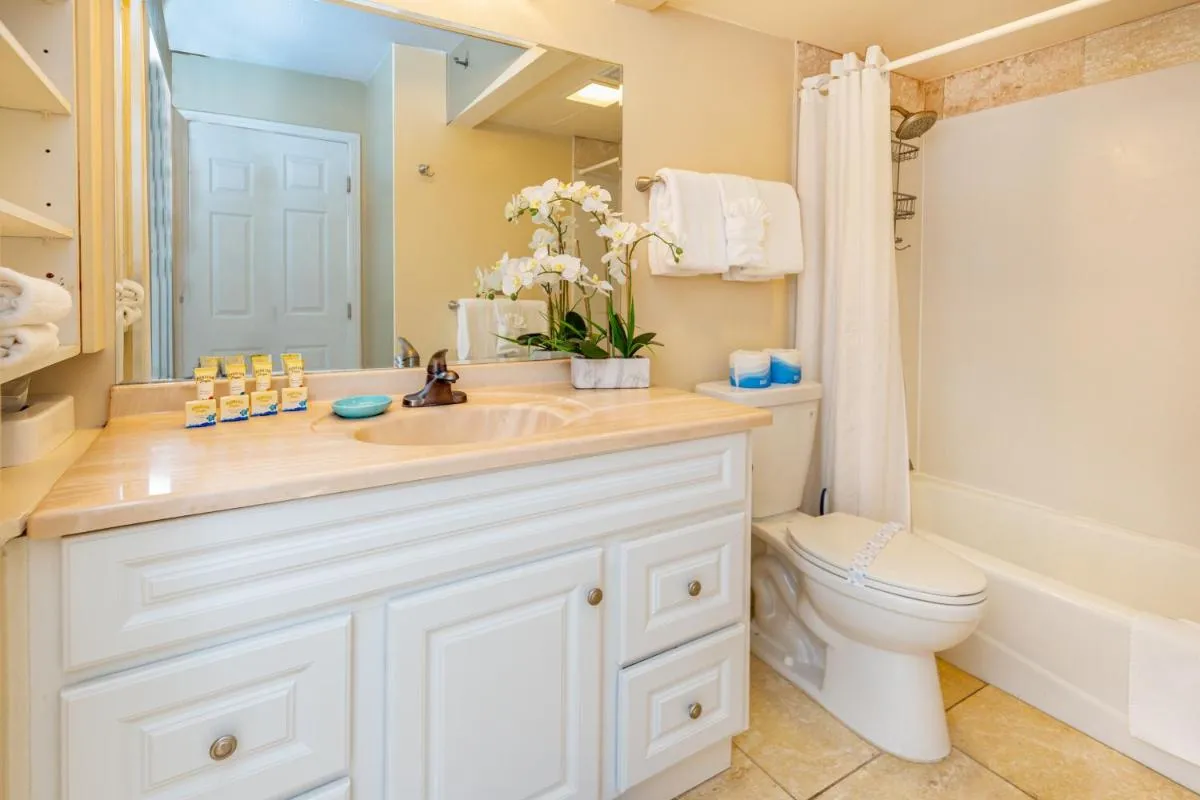 Image 2 of Ocean View Condo in Waikiki, Parking Included and Just Steps to the Beach!