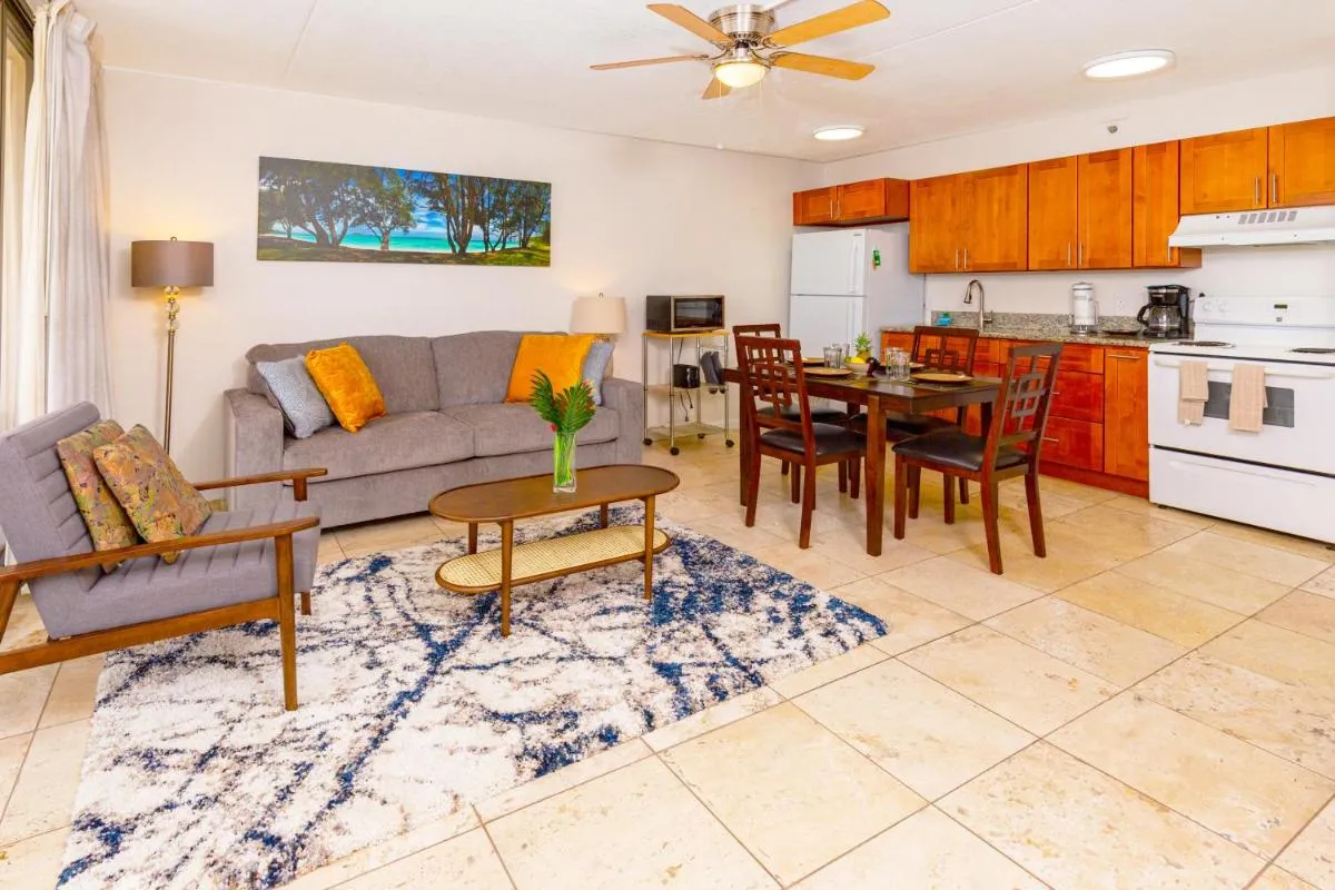 Image 4 of Ocean View Condo in Waikiki, Parking Included and Just Steps to the Beach!