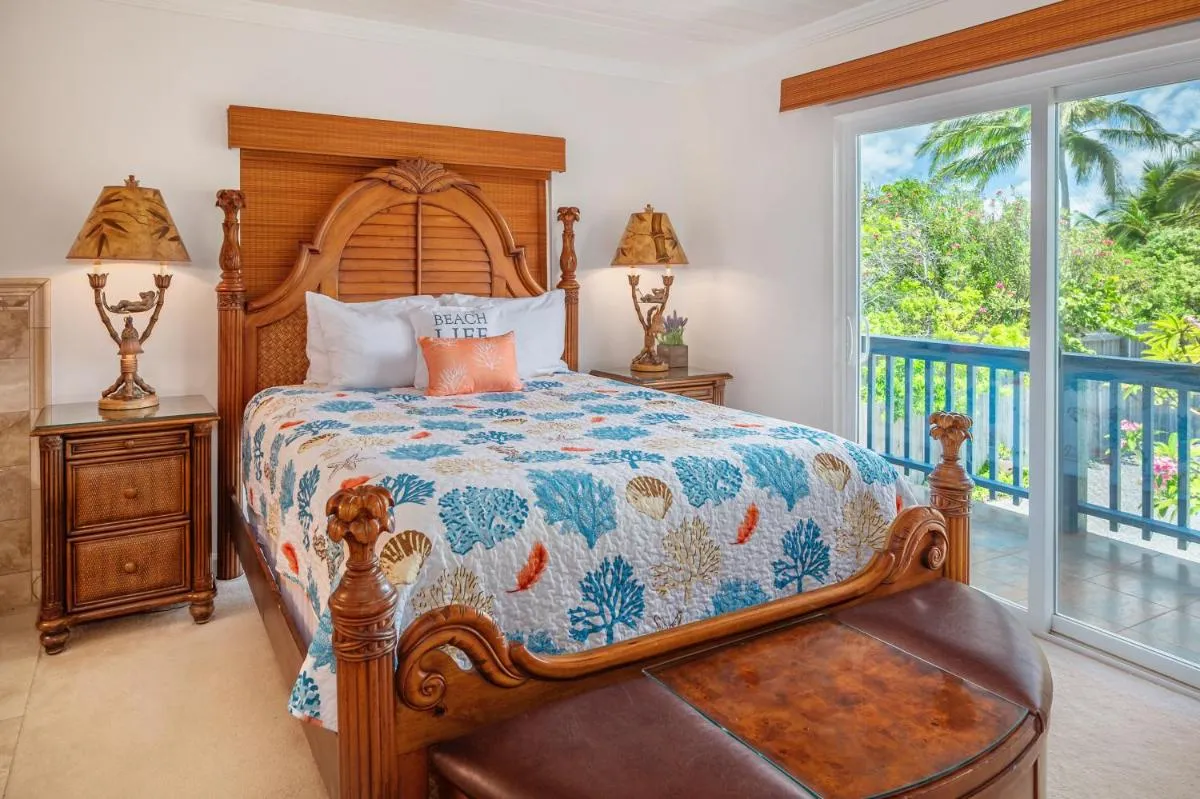 Image 6 of Ocean Views! Walk to Beaches, Tropical Getaway