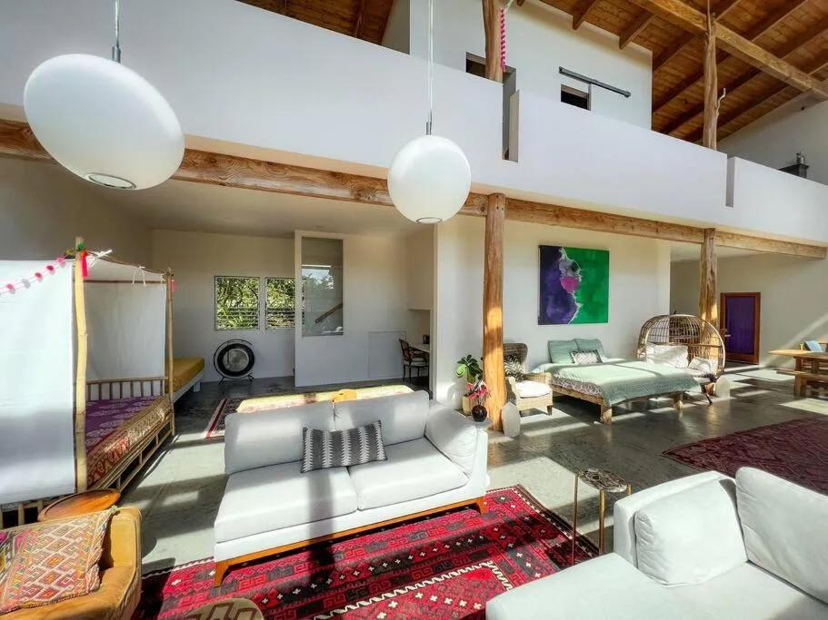 Image 4 of Oceanside Glass Villa on Three Gorgeous Acres!