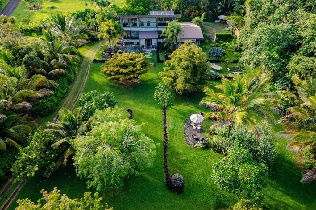Image 5 of Oceanside Glass Villa on Three Gorgeous Acres!