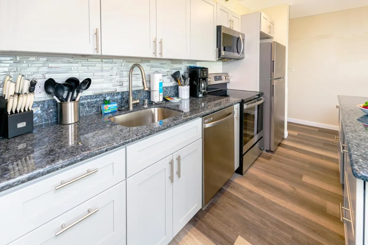 Image 3 of Panoramic Mountain View Condo with Free Parking!