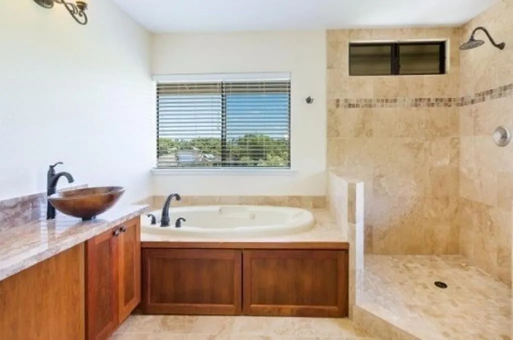 Image 2 of Paradise Awaits Private resort style salt water pool w/waterfall features & A/C