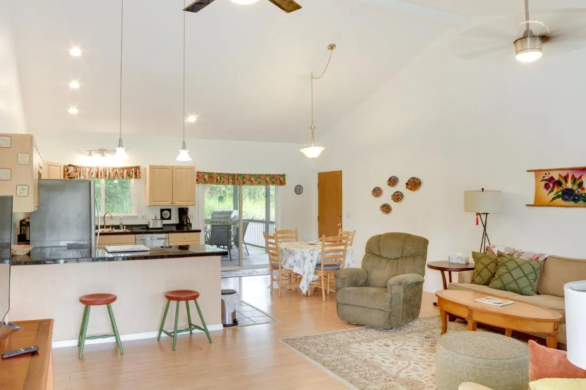 Image of Paradise Park Vacation Rental about 4 Mi to Shoreline!
