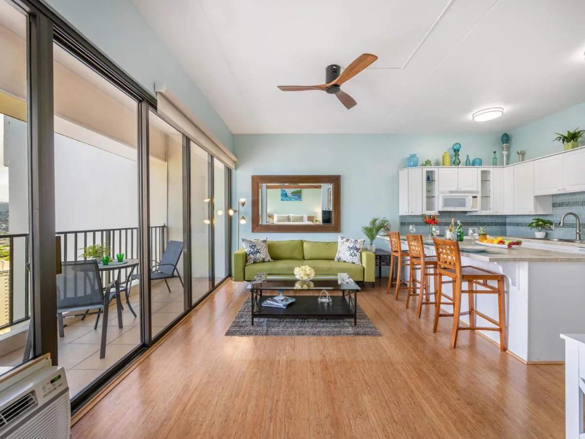 Image 4 of Penthouse With Fabulous Ocean View Near Waikiki Beach