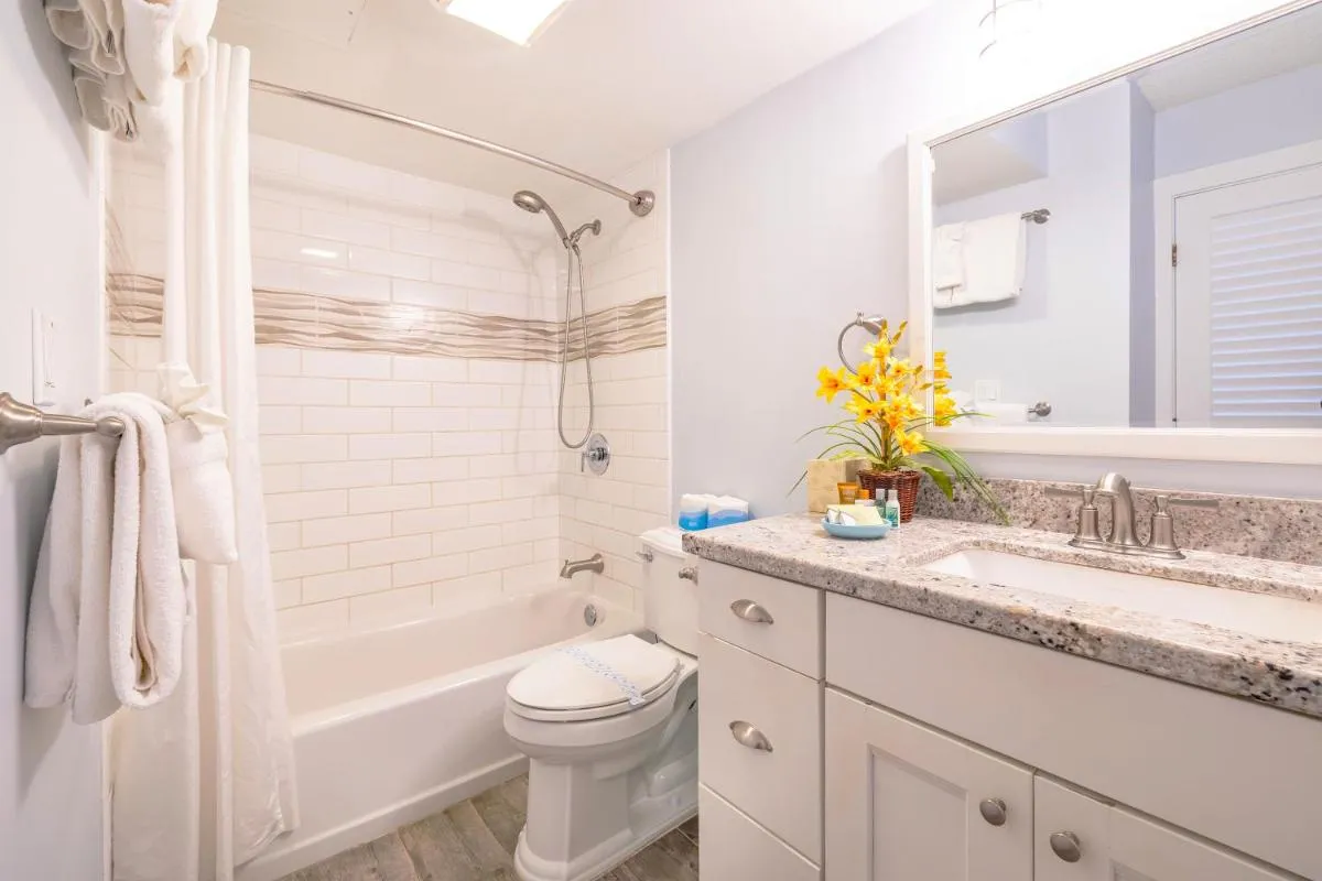Image 4 of Remodeled 1BR Condo, Steps to Beach, Free Parking!
