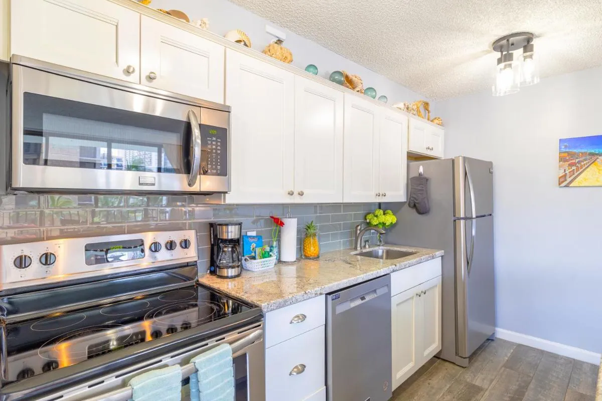 Image 3 of Remodeled 1BR Condo, Steps to Beach, Free Parking!