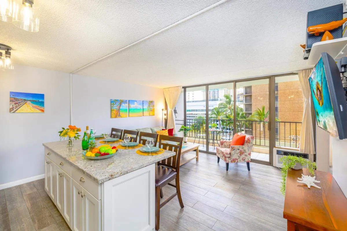 Image 6 of Remodeled 1BR Condo, Steps to Beach, Free Parking!