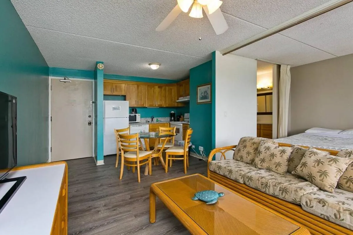 Image 4 of Royal Kuhio 1602 – Spacious Studio with Stunning Mountain Views in the Heart of Waikiki!