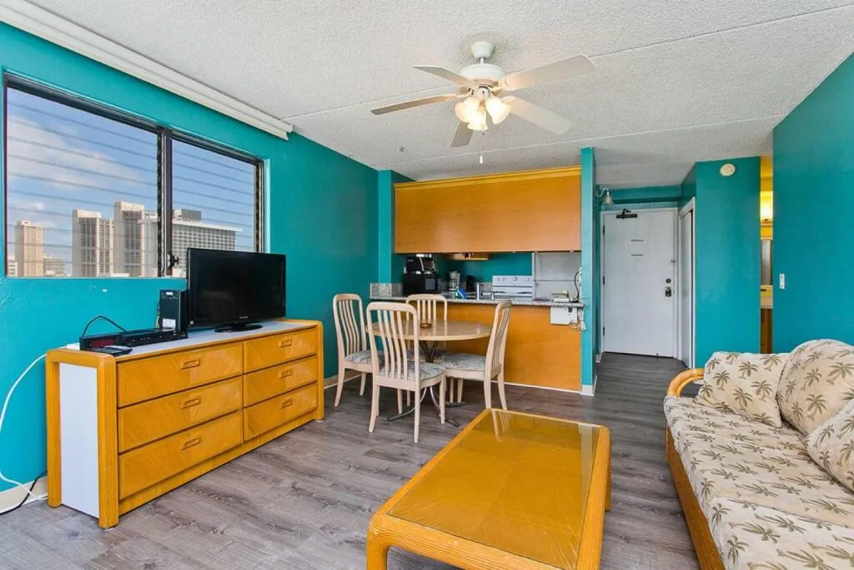 Image 4 of Royal Kuhio 1705 – Spacious Corner Unit with Stunning Mountain Views in the Heart of Waikiki!