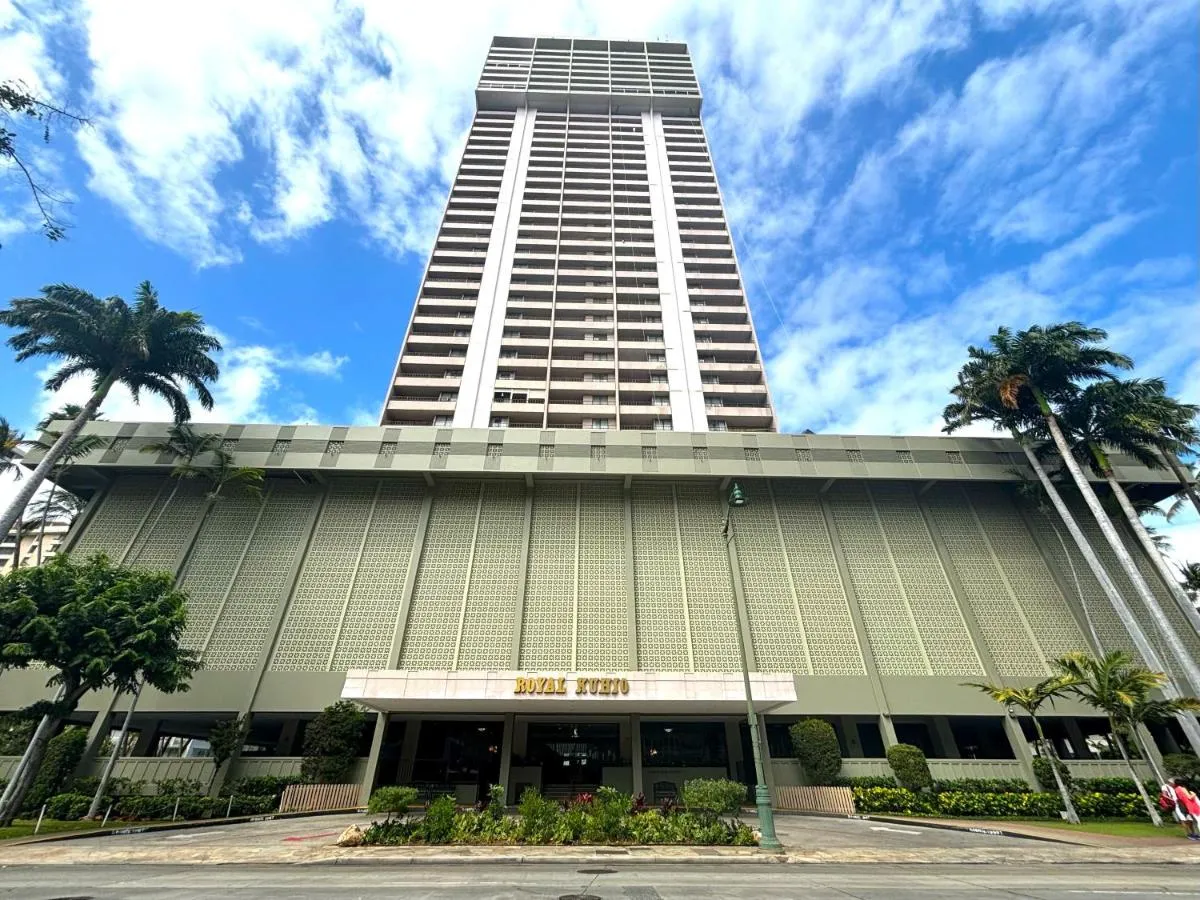 Image 6 of Royal Kuhio 1708 – Spacious Corner Unit with Stunning Ocean City Views in the Heart of Waikiki!
