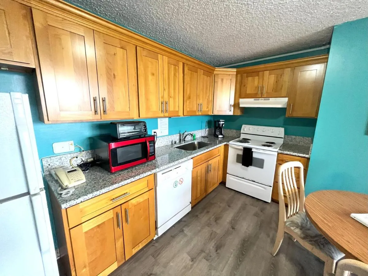 Image 4 of Royal Kuhio 2302 – Spacious Studio with Stunning Mountain Views in the Heart of Waikiki!