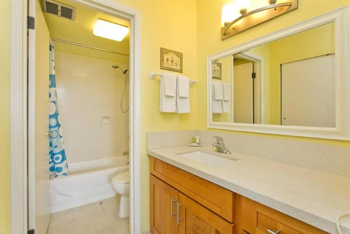 Image 2 of Royal Kuhio 2309 – Spacious Studio with Stunning Ocean Views in the Heart of Waikiki!