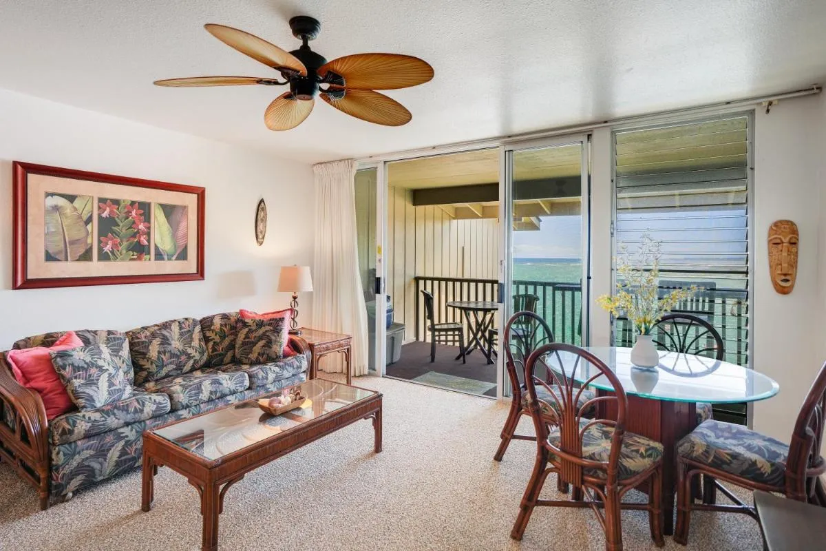 Image 4 of “Sea Haven” at the Wailua Bay View 305