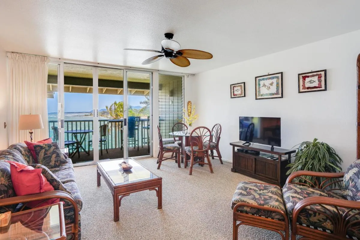 Image 5 of “Sea Haven” at the Wailua Bay View 305