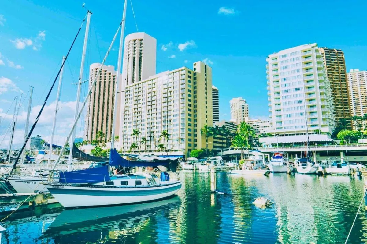 Image 5 of Semprose Ilikai Marina Condos