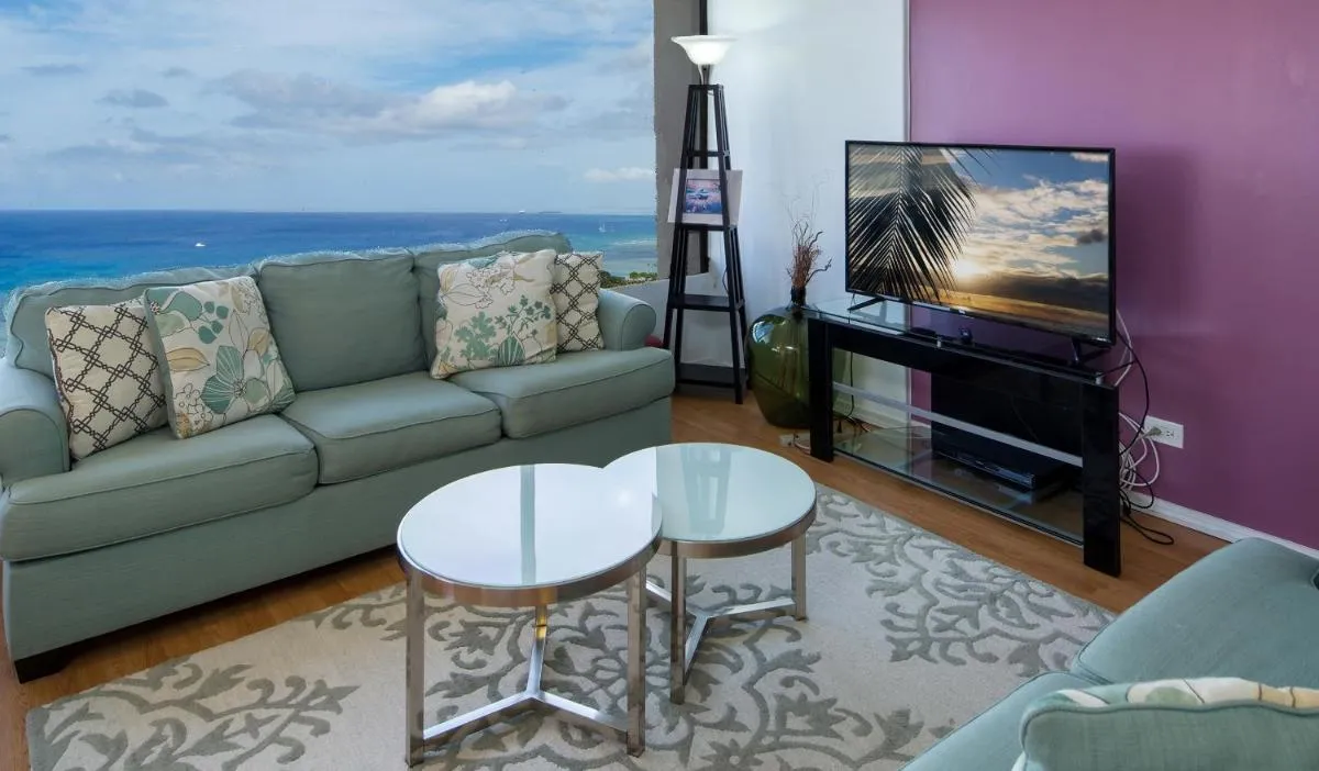 Image 4 of Signature Suites 11