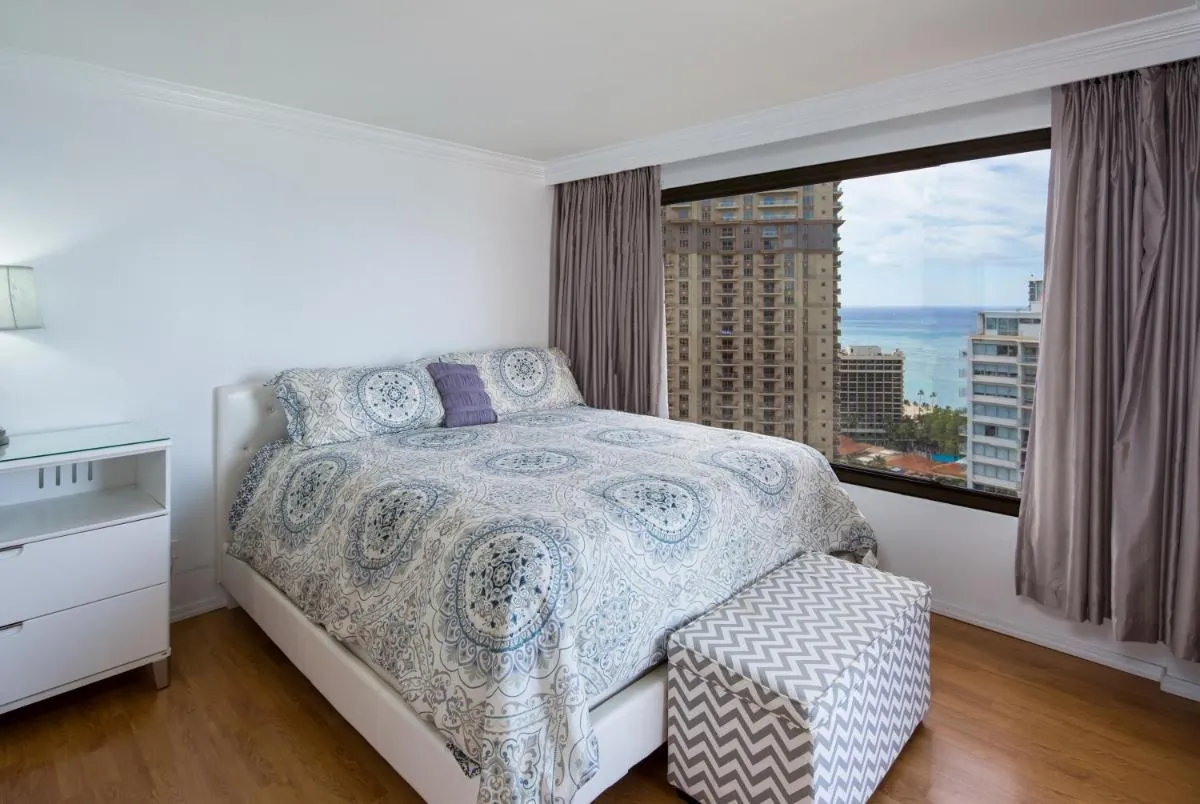 Image 6 of Signature Suites 11