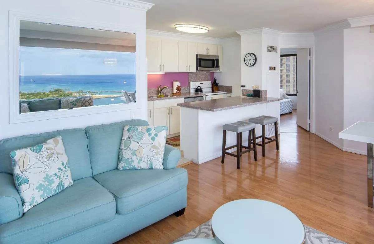 Image 3 of Signature Suites 11