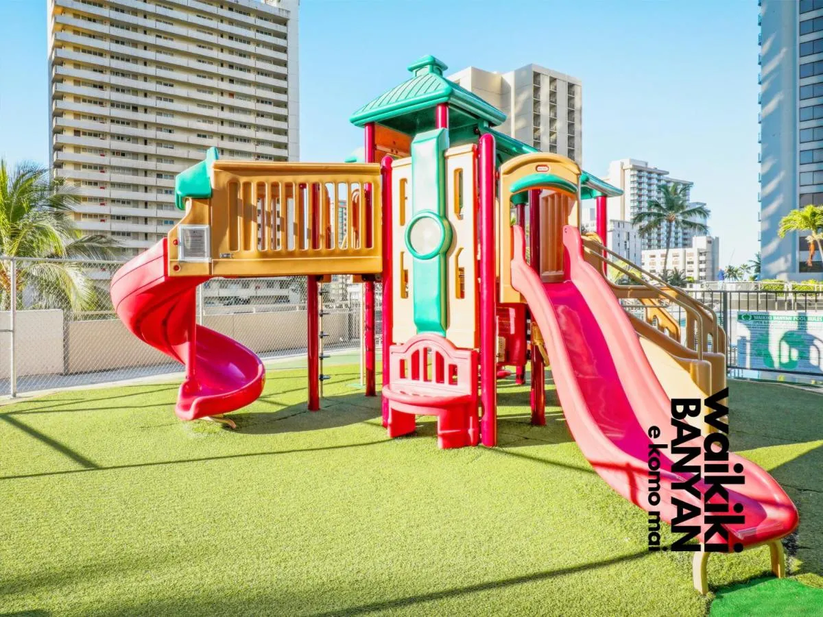 Image 5 of Stunning 1BD a block away to Waikiki Beach Free Parking