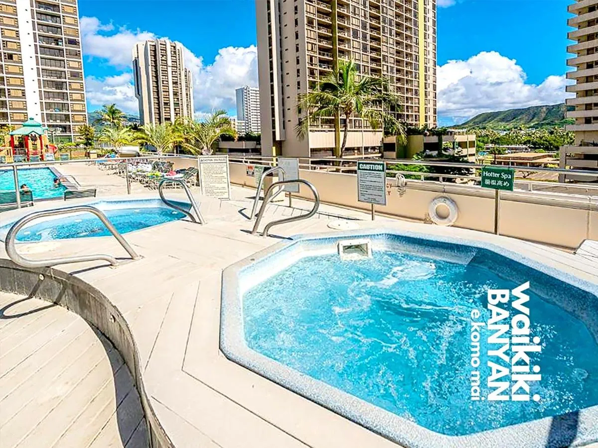 Image 3 of Stunning 1BD a block away to Waikiki Beach Free Parking