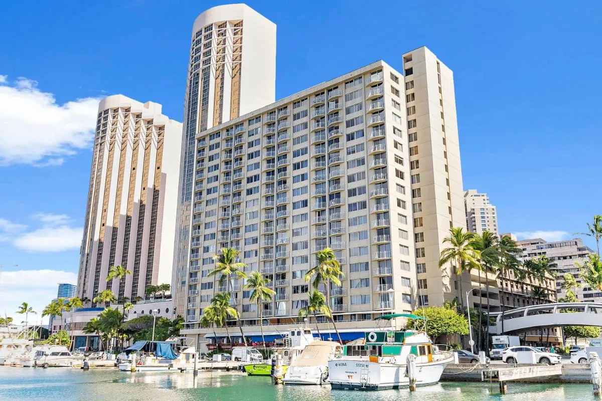 Image 5 of Stunning 1BR Ocean View Condo at Ilikai Marina