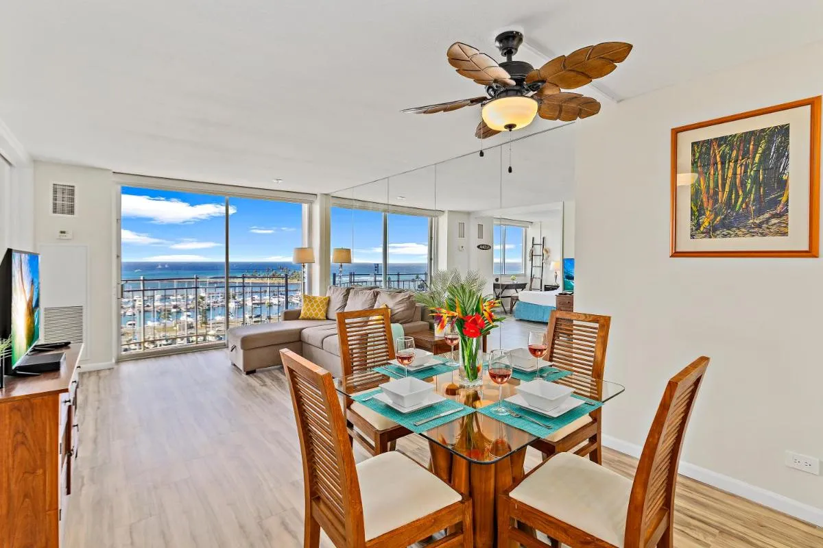 Image 3 of Stunning 1BR Ocean View Condo at Ilikai Marina