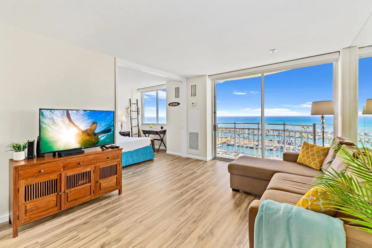Image 4 of Stunning 1BR Ocean View Condo at Ilikai Marina
