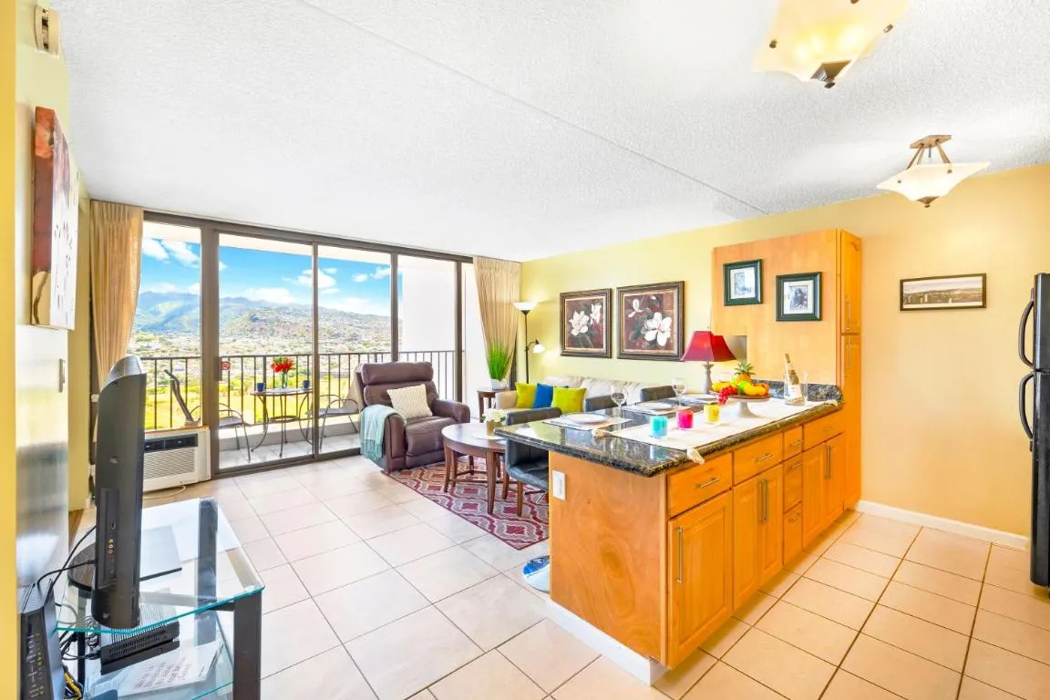 Image of Stylish Condo with Mountain Views in Waikiki Banyan!