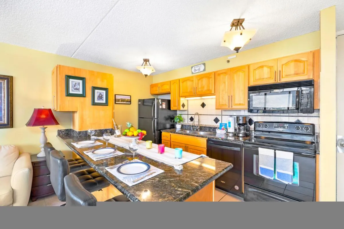 Image 3 of Stylish Condo with Mountain Views in Waikiki Banyan!