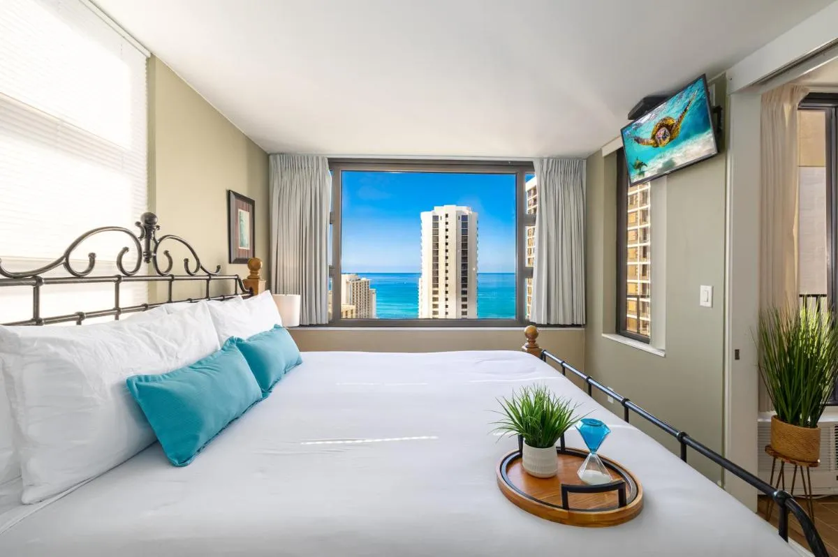 Image 1 of Stylish Ocean View Condo Near Waikiki Beach with Free Parking!