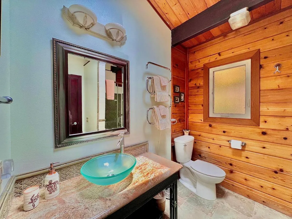 Image 1 of Volcano Hideaway Cabin as seen on HGTV
