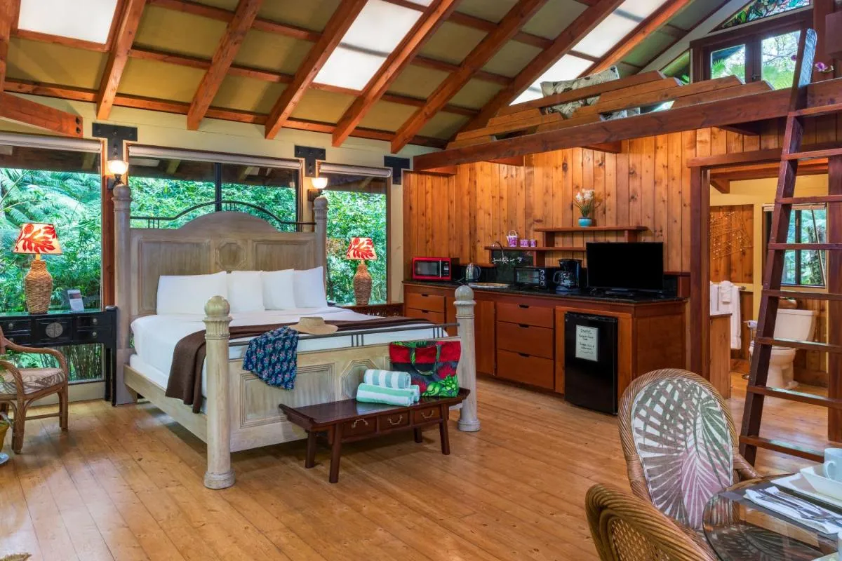 Image 3 of Volcano Village Lodge