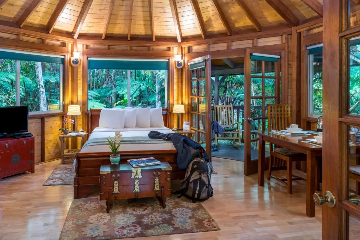 Image 4 of Volcano Village Lodge