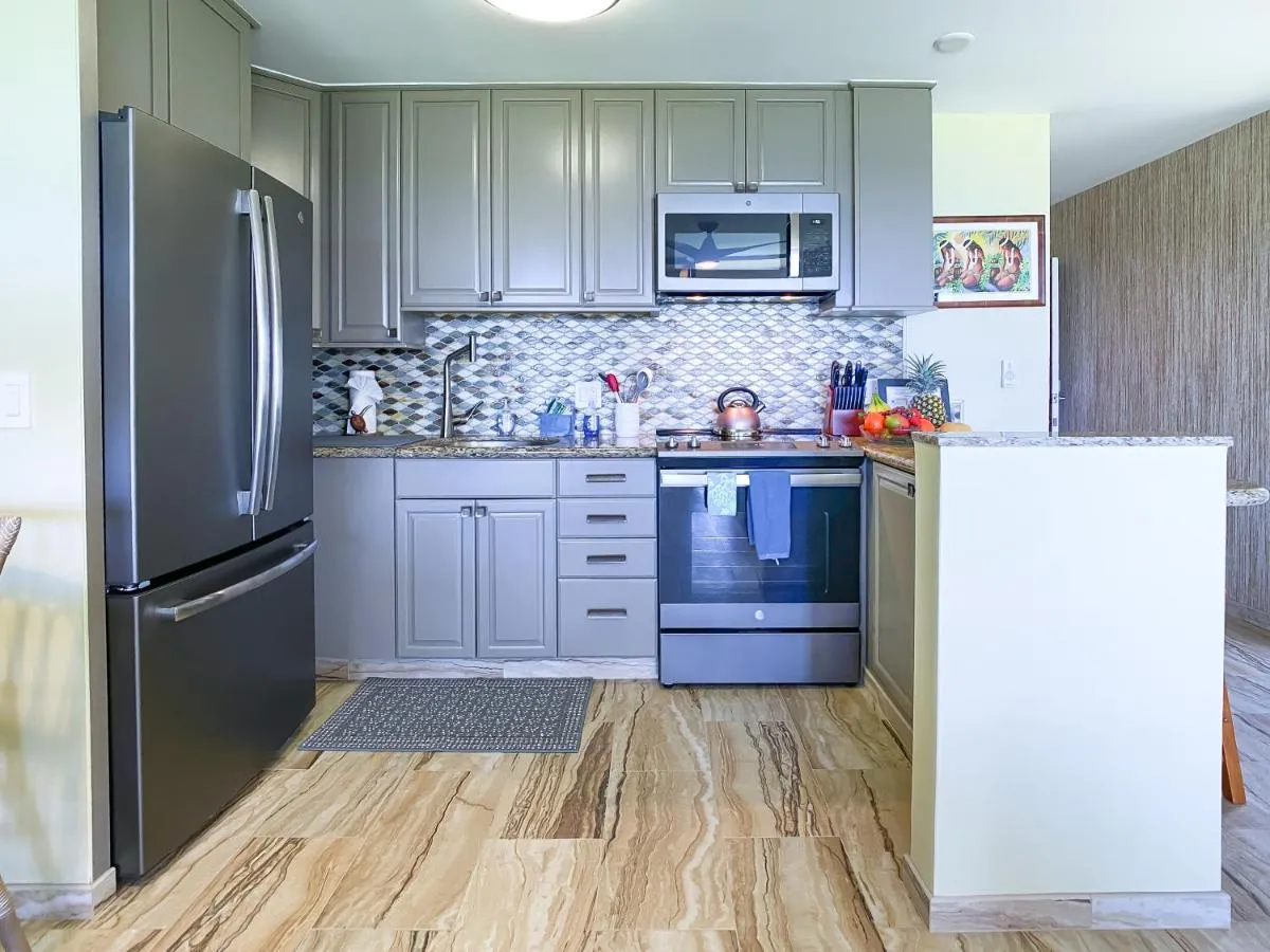Image 4 of WBH D227 – Aloha La’i2 – Oceanfront/1b1b/Wifi/AC/Cable/Pool/Extras