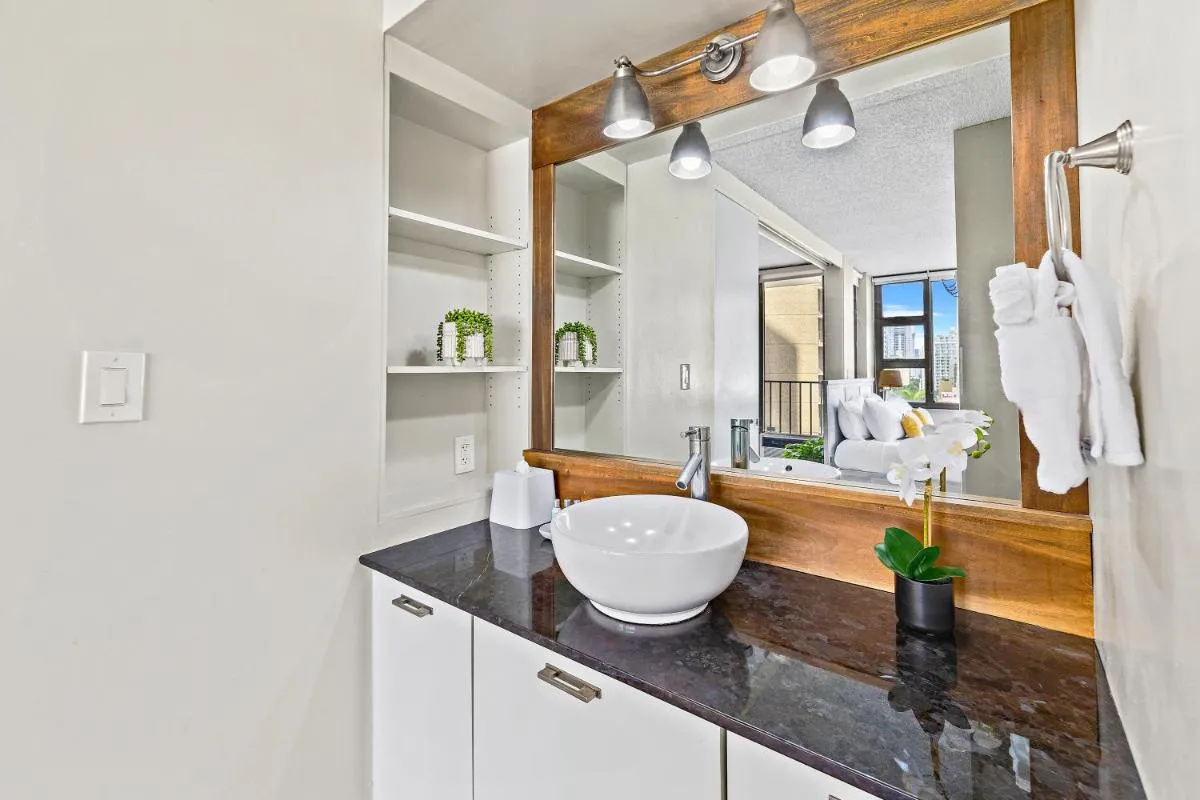 Image 2 of Waikiki Banyan 1BR, Steps to Beach with Free Parking!