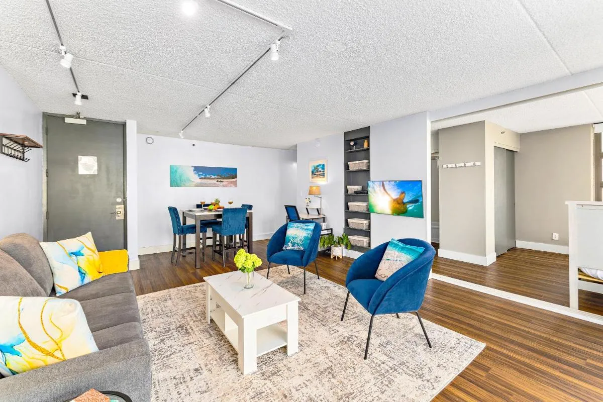 Image 4 of Waikiki Banyan 1BR, Steps to Beach with Free Parking!